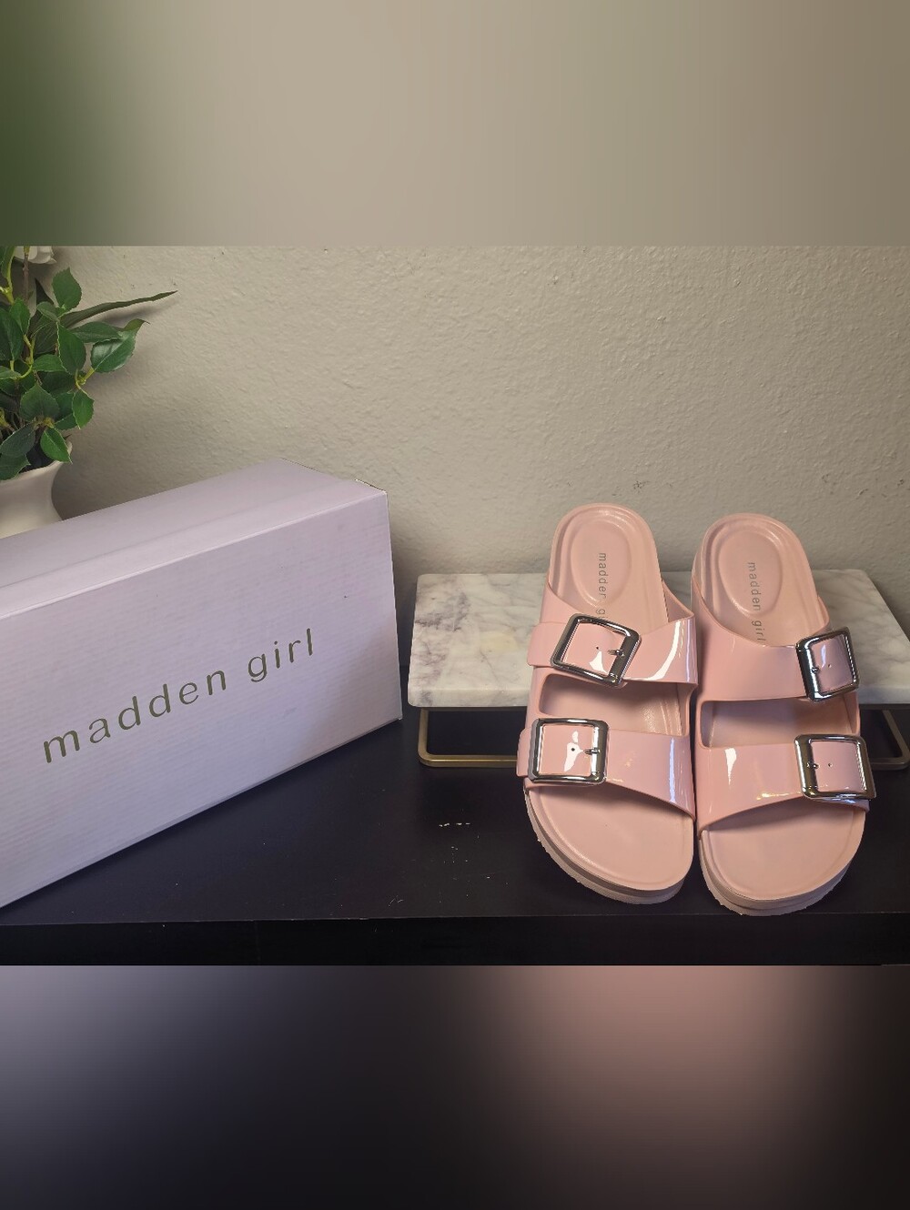 NIB Madden Girl Bodiee Rose Patent Double Buckle Slide Sandals Women’s Size 9.5